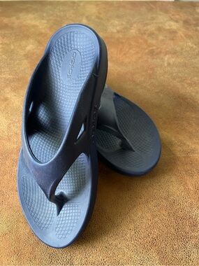 OOFOS Navy Blue Recovery Thong Sandal flip flops. M 9 W 11 eur 42